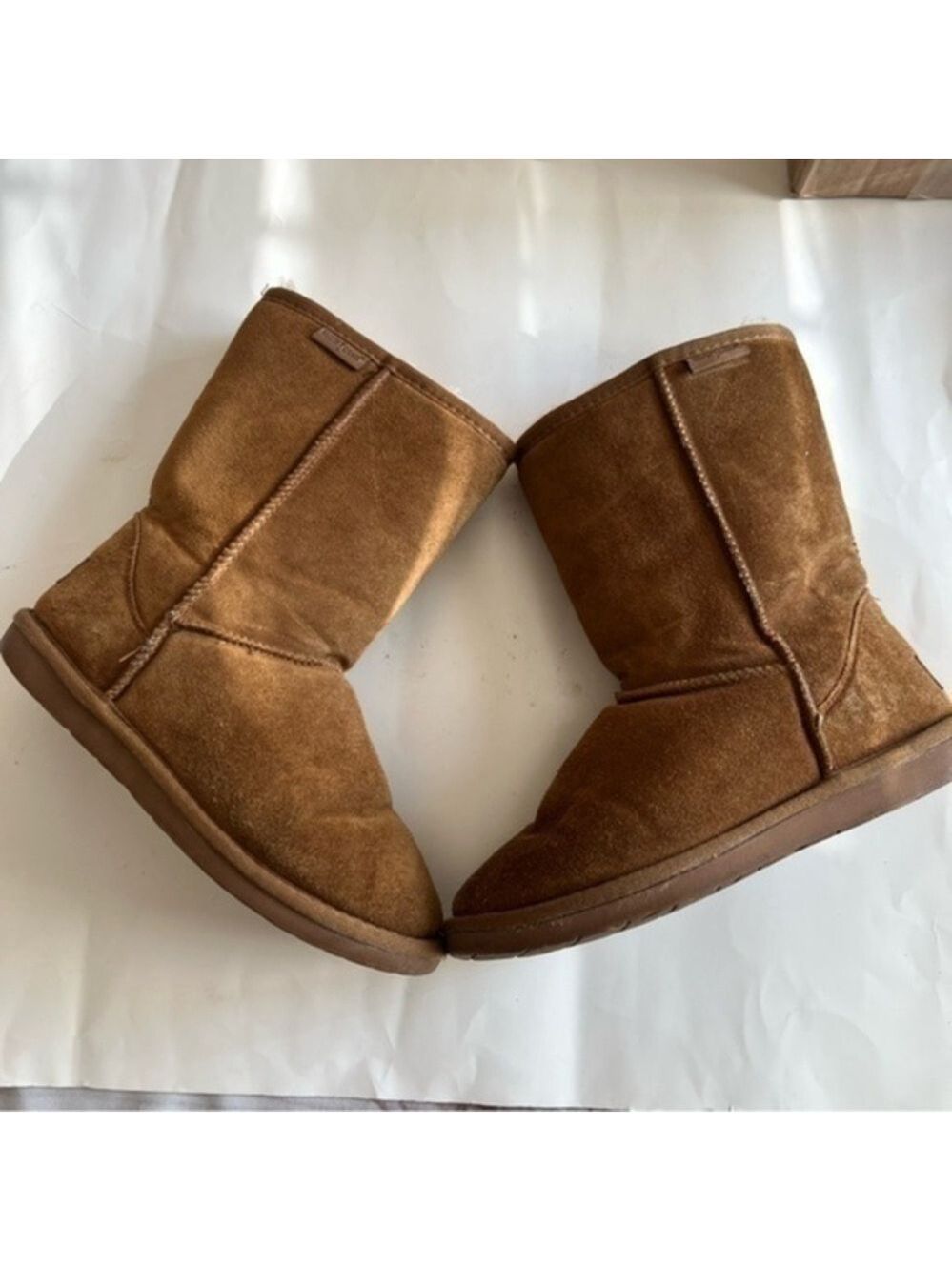Minnetonka Genuine Sheepskin leather Women Olympia Short Boots Golden Tan size 8